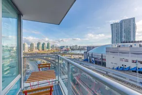 Walk Everywhere – Downtown Suite! - Image 3