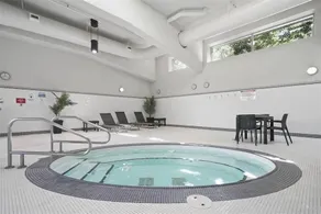 Walk Everywhere – Downtown Suite! - Image 4