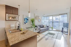 Walk Everywhere – Downtown Suite! - Image 2