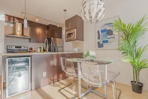 Walk Everywhere – Downtown Suite! - Image 5