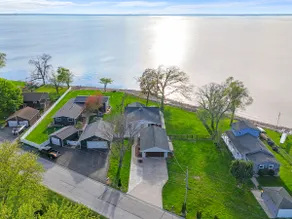 Bayside Waterfront Retreat! - Image 3