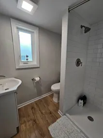 A List Heights: Modern Home - Image 2