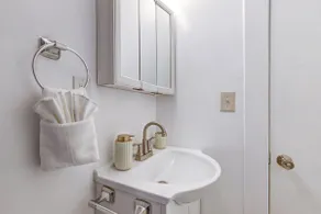 Comfy and Quaint 15m to Downtown - Image 2