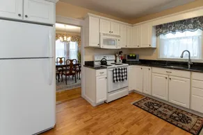 Charming Home Outside Boston - Image 4