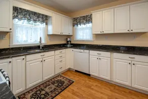 Charming Home Outside Boston - Image 2