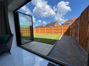 Contractors/Free Parking/3 Bed 3 showers/Garden - Image 4