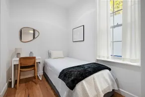 Modern, bright Apartment - Image 4