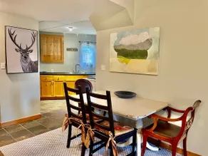 Cozy Canmore home near downtown - Image 5