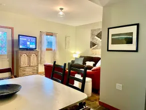 Cozy Canmore home near downtown - Image 3