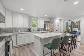 Modern Elegance Perfectly Located - Image 5