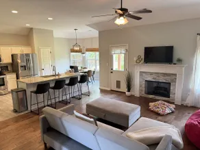 3BR w/ Pool Table & Ping Pong - Near Snowden - Image 3