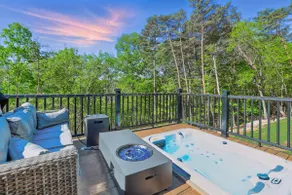 The Turtle Romantic Luxury Cabin w/Hot Tub & Views - Image 2