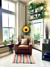 Penthouse Apt. Perfect Location! - Image 3