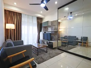 4pax King Bed Bathtub 2BR Encorp Marina - Image 2