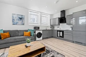 The Nook - 2 min from Station - Free Parking - Courtyard - Image 4