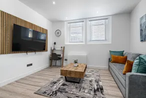 The Nook - 2 min from Station - Free Parking - Courtyard - Image 2