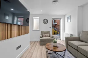 Old Styne Cottage - 2 min to Station - Free Parking - Courtyard - Image 2