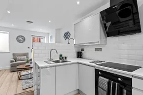 Old Styne Cottage - 2 min to Station - Free Parking - Courtyard - Image 4