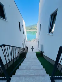 Royal Terrace Apartments - Image 3