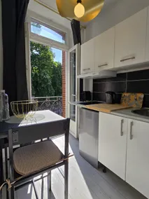 Charming apartment & balcony - Image 4