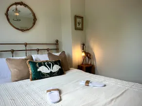 Mrs Dolittle's Victorian Retreat - Image 2