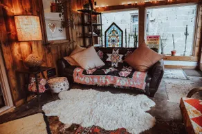 Art Cottage- in hip Bayview - Image 5