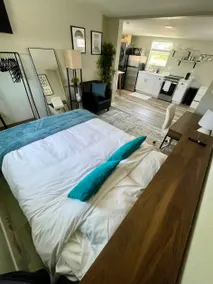 Private Detached Guesthouse in Denver - Image 5