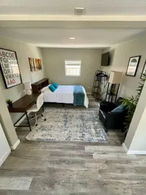 Private Detached Guesthouse in Denver - Image 2