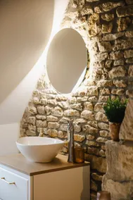 Pearlescent Suite - Beautiful renovated studio - Image 2