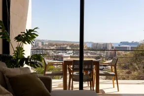 Centrally located, Beautiful and Well-equipped - Image 3