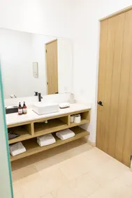 Centrally located, Beautiful and Well-equipped - Image 5