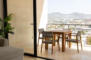 Centrally located, Beautiful and Well-equipped - Image 2