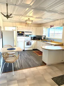 Beach Cabin 6 | 1BR + Sofa Bed + Full Kitchen - Image 4
