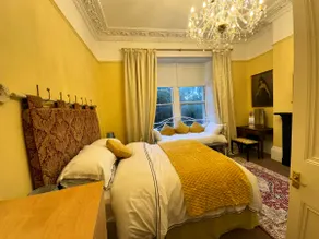 Clifton Spacious 3 Bed Apt & Parking - Simplycheckin - Image 4