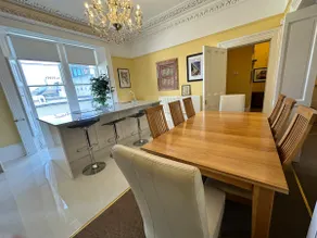 Clifton Spacious 3 Bed Apt & Parking - Simplycheckin - Image 3