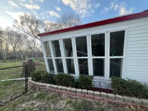 Charming pet-friendly house w/ large fenced yard - Image 5