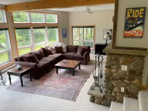 Spacious Duplex with 7 Bedrooms (2 separate units) - Image 3