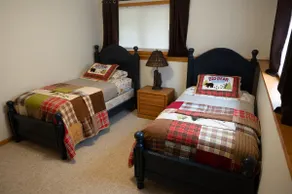 Spacious Duplex with 7 Bedrooms (2 separate units) - Image 2