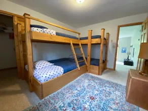 Spacious Duplex with 7 Bedrooms (2 separate units) - Image 4