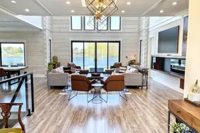 Luxury Lilac Lakehouse: 4 Suites - Image 4