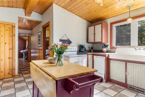 Peaceful 3Bed/2Ba, FirePit, Walk to Beach +Shops - Image 5
