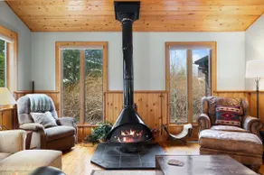 Peaceful 3Bed/2Ba, FirePit, Walk to Beach +Shops - Image 2