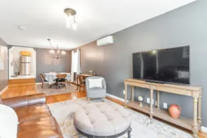Stylish 2BR Apt - Minutes to NYC with Washer&Dryer - Image 2