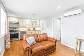 Stylish Guest House – Private 1BR in Newark - Image 4