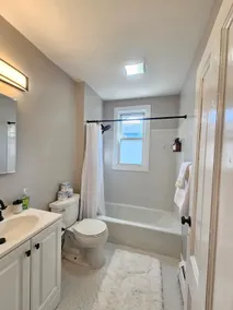 Cozy 1 Bed on Spring - Image 3
