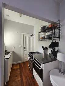 Cozy 1 Bed on Spring - Image 4