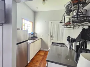 Cozy 1 Bed on Spring - Image 2