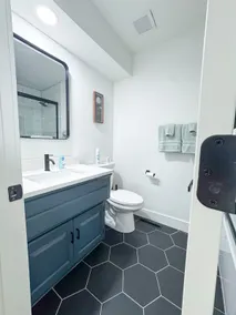 Modern Comfort on Crystal – Sleeps 16! - Image 4