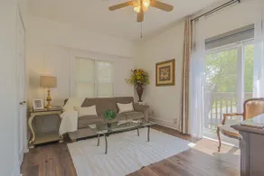 Comfortable One-Bedroom Apartment near Chicago - Image 2