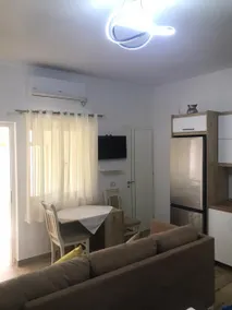 Cozy Riverside Apartment - Image 2